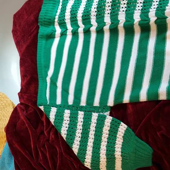 Woman's Sweater - Picture 4 of 5